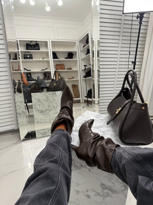 Boots Paseo chocolate
