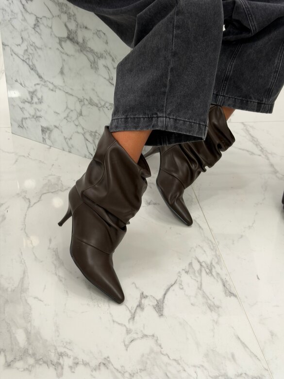 Boots Paseo chocolate