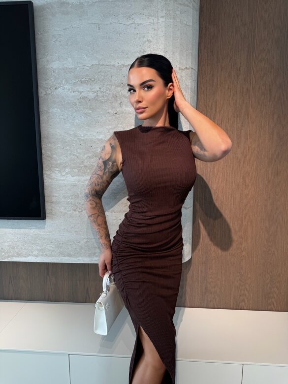 Sukienka Ravessia maxi czekoladowa 