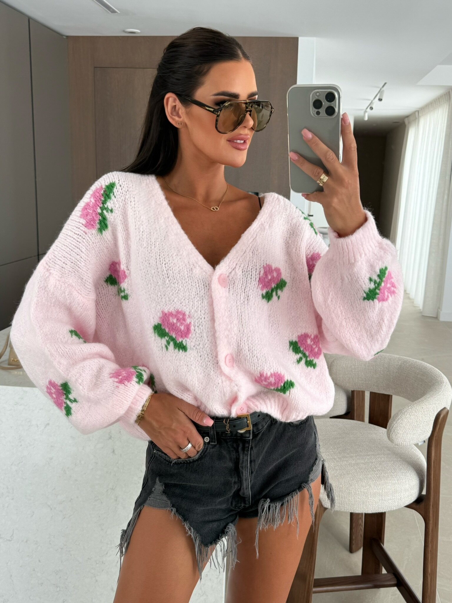 Sweter Garcia z kwiatami pudrowy 