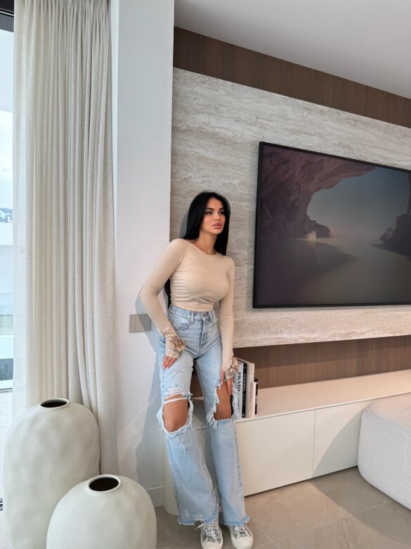 Bluzka Altiva z różami beżowa