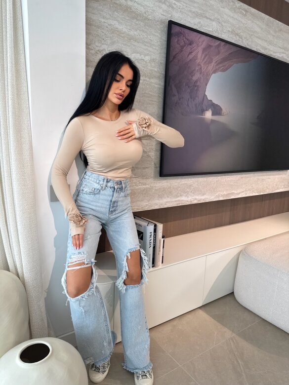 Bluzka Altiva z różami beżowa