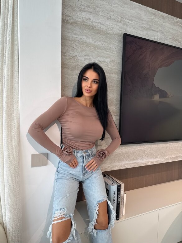 Bluzka Altiva z różami mocca