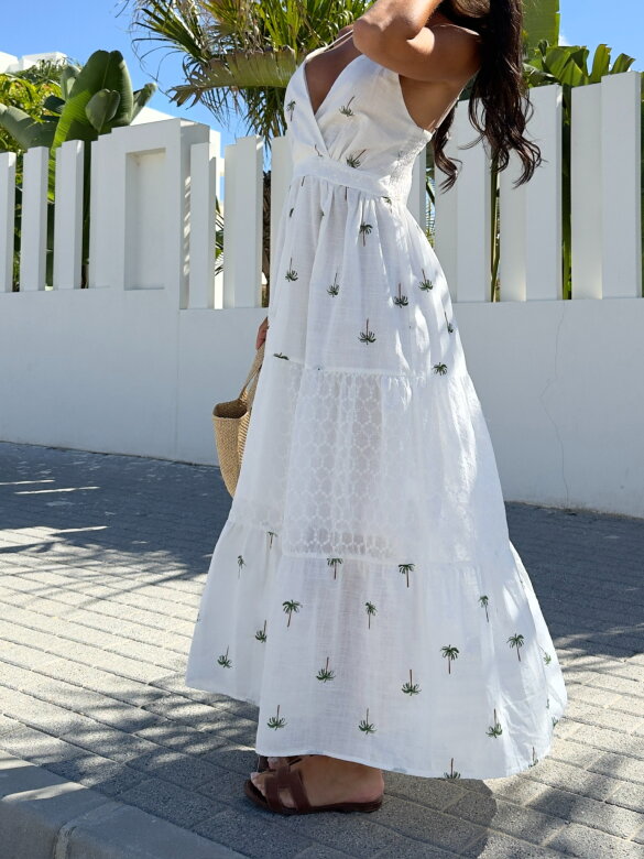 Sukienka Alma w palmy biała