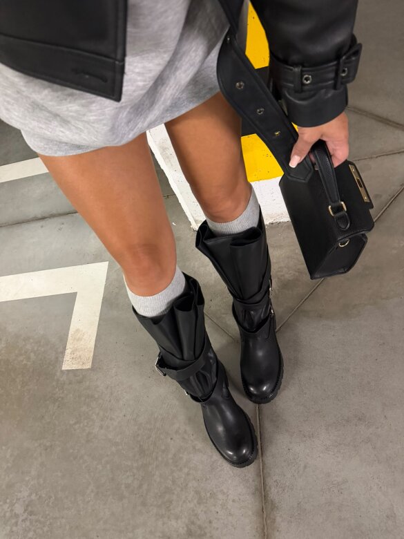 High Boots Libro black