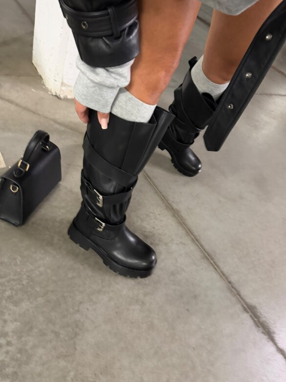 High Boots Libro black