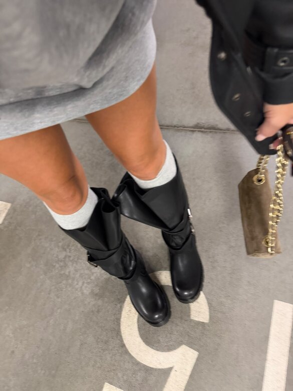 High Boots Libro black
