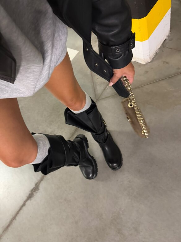 High Boots Libro black