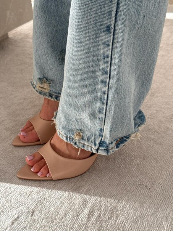 Klapki Posch na obcasie eko skóra nude