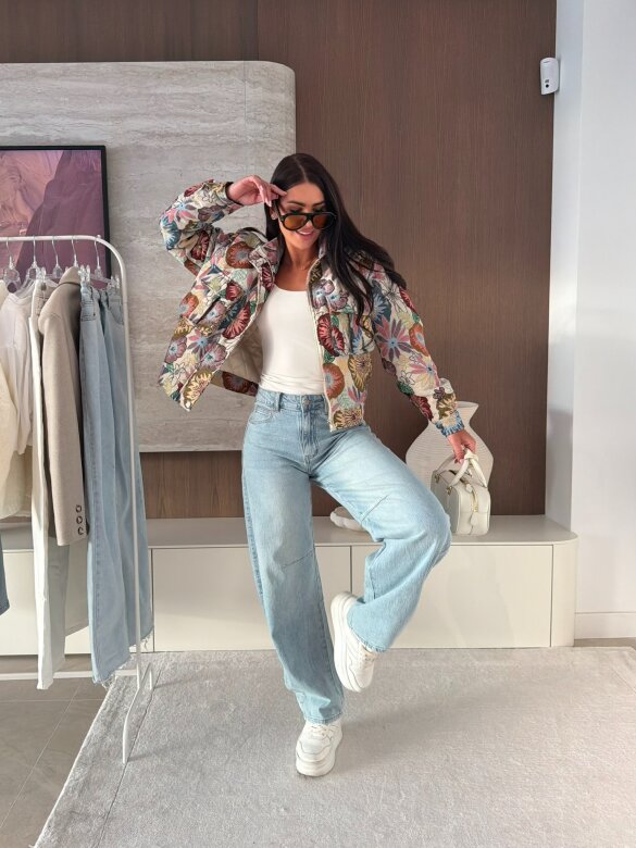 Kurtka Jardin short w kwiaty beżowa