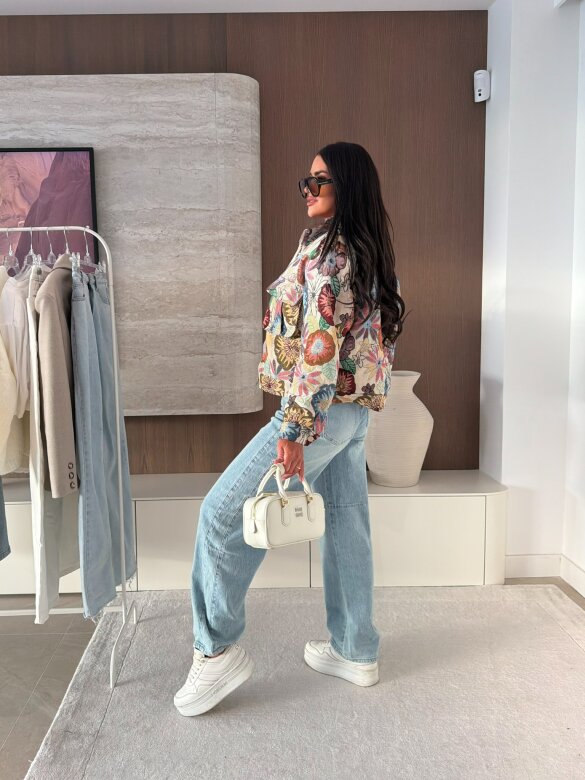 Kurtka Jardin short w kwiaty beżowa