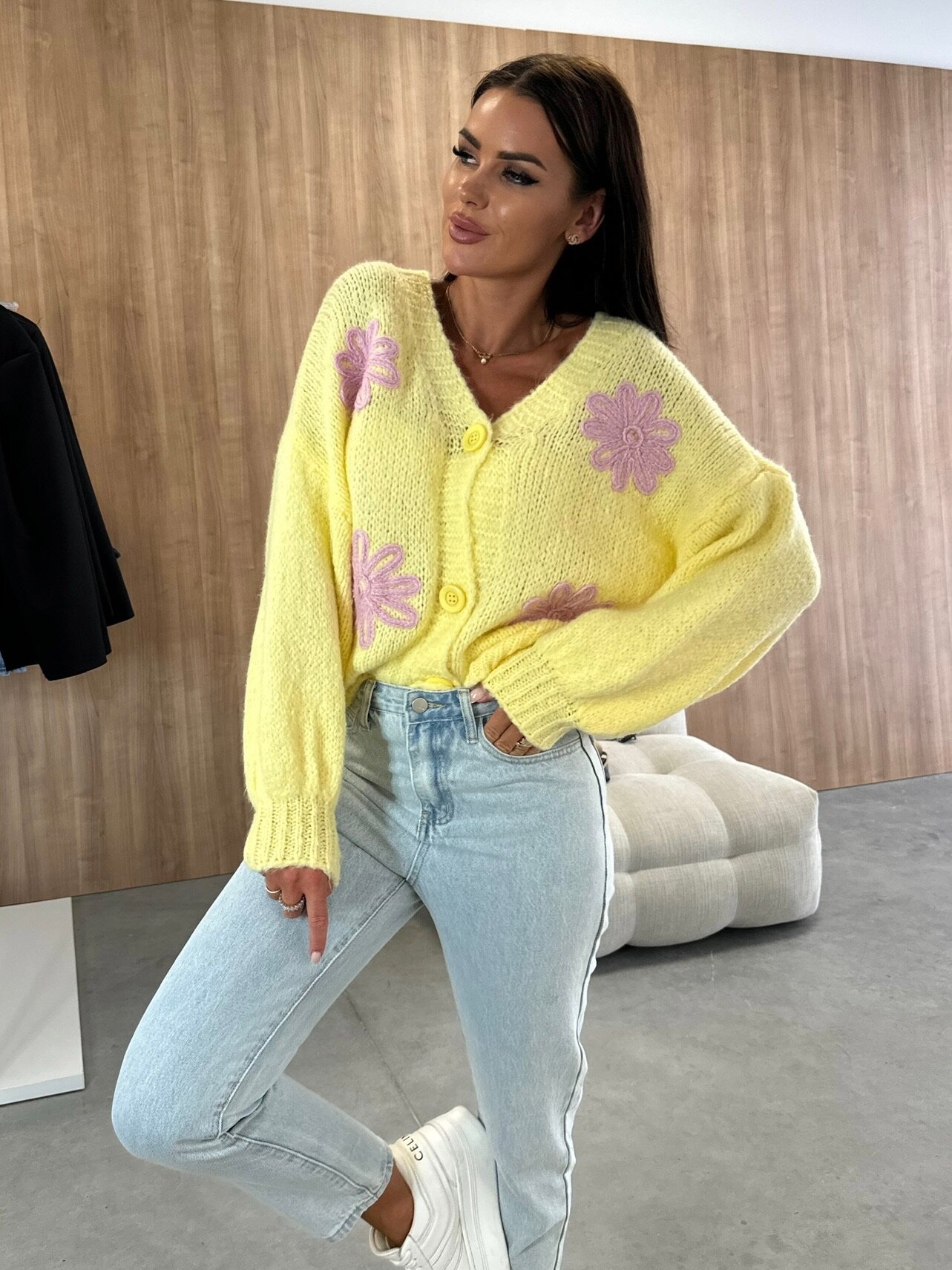 Sweter Fleur w print żółto-różowy