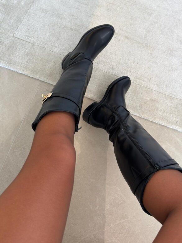 Boots Evelisse black