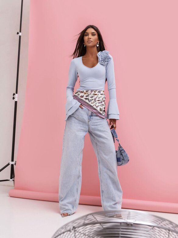 Bluzka Rosaletta z różami błękitna 