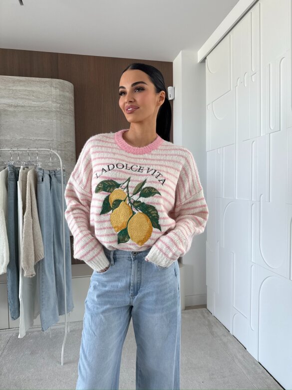 Sweter Dolce Vita w paski biało-pudrowy