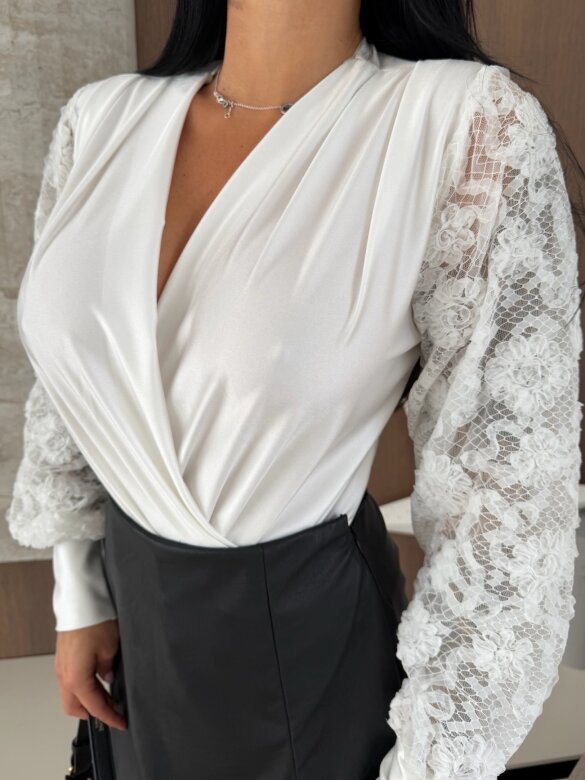 Body Celesse satynowe z koronką białe 