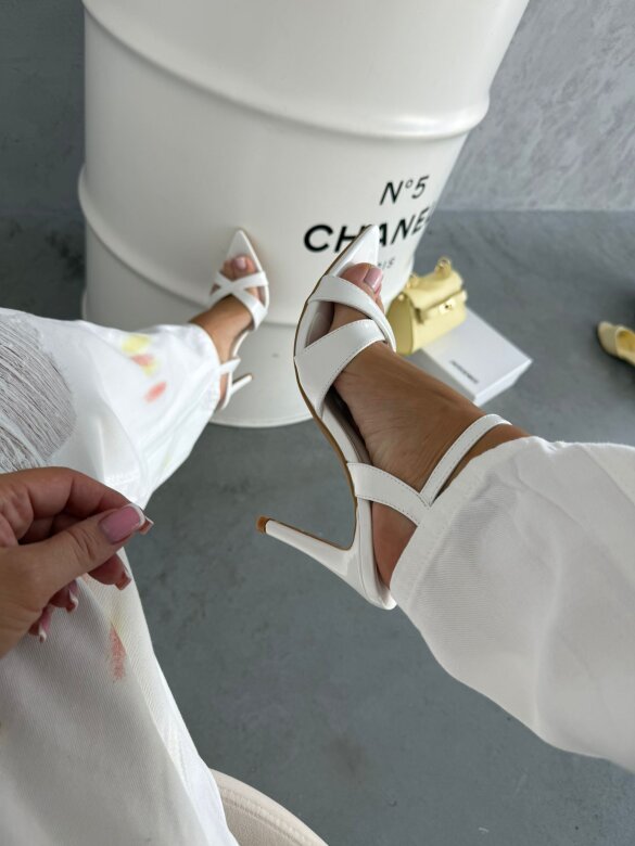 Szpilki Carissa białe