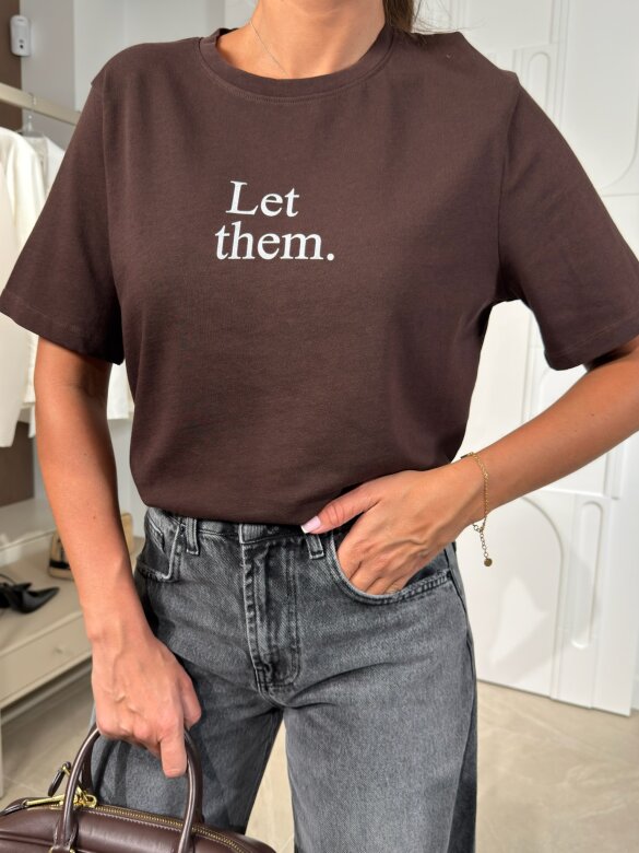 T-shirt Let Them bawełniany czekoladowy 