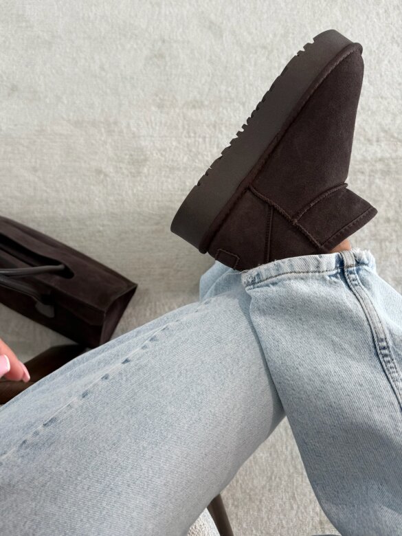 Ankle boots Accardi on the platform chocolate