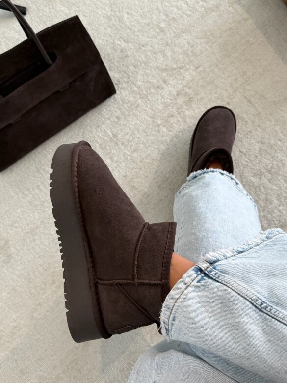 Ankle boots Accardi on the platform chocolate