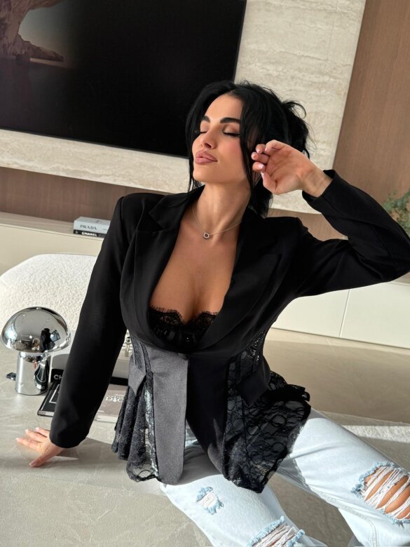 Marynarka Lucea z koronką czarna