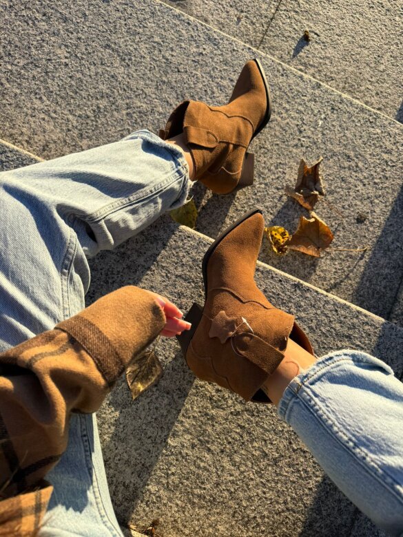 Botki Selorra kowbojki zamszowe karmelowe 