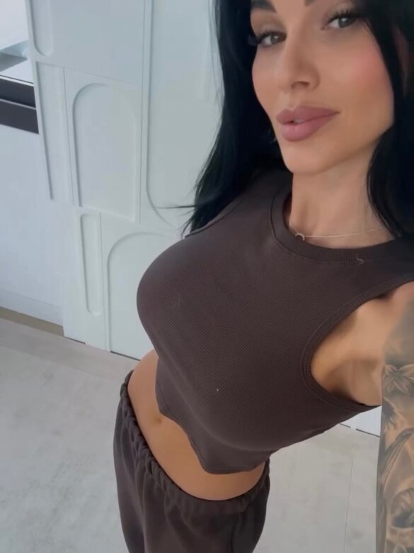 Top Vavi short prążkowany czekoladowy