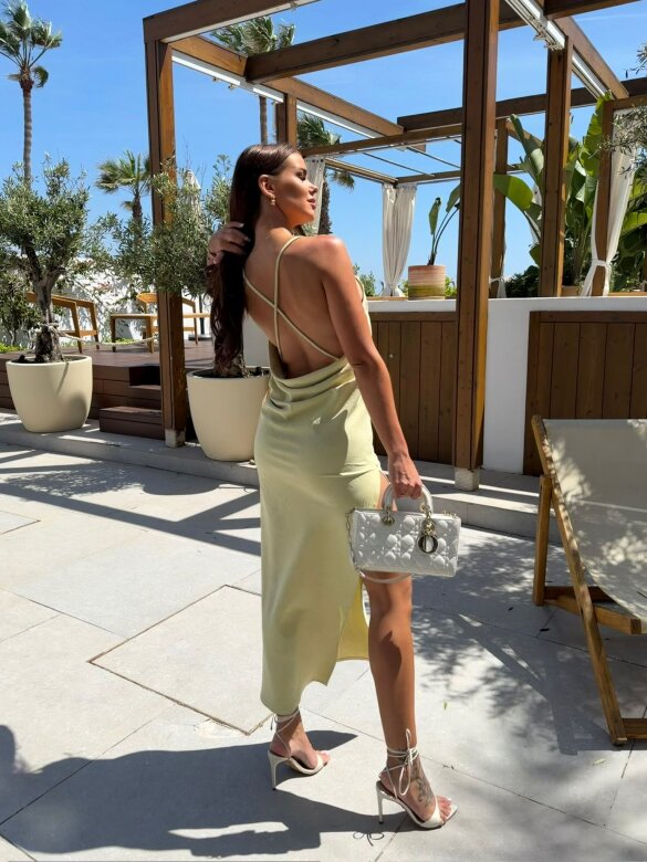 Sukienka Paulli z wiskozą matcha 