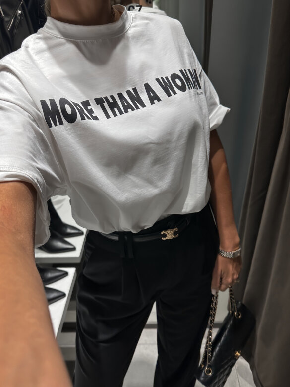 T-shirt More Than A Woman biało-czarny