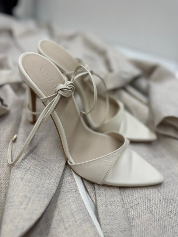 Szpilki Avorra skórzane ecru 