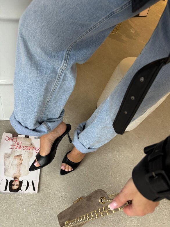 Klapki Posch na obcasie eko skóra czarne 