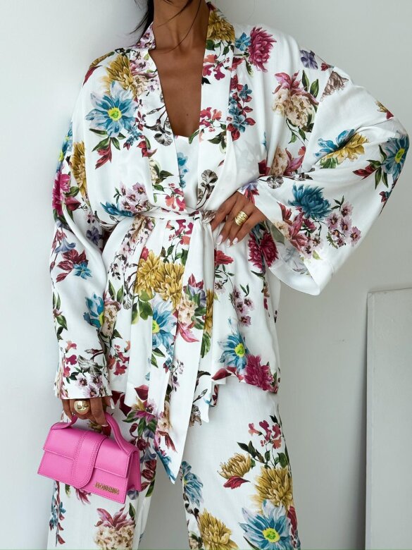 Kimono Sheraton w kwiaty białe