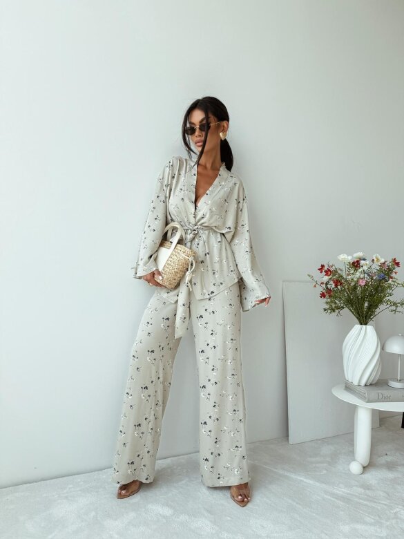 Kimono Sheraton w kwiaty jasnobeżowe 