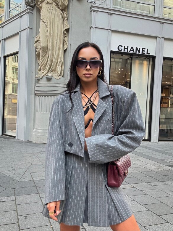 Spódniczko-szorty Follow Trends paski grafitowe