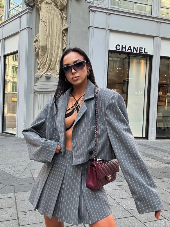 Spódniczko-szorty Follow Trends paski grafitowe