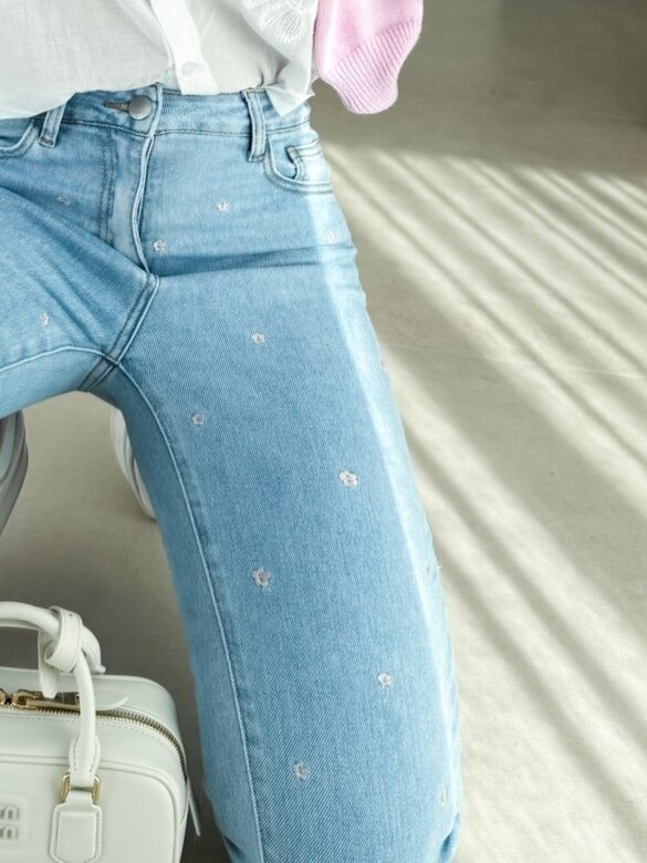 Spodnie Pink Daisies jeans jasnoniebieskie