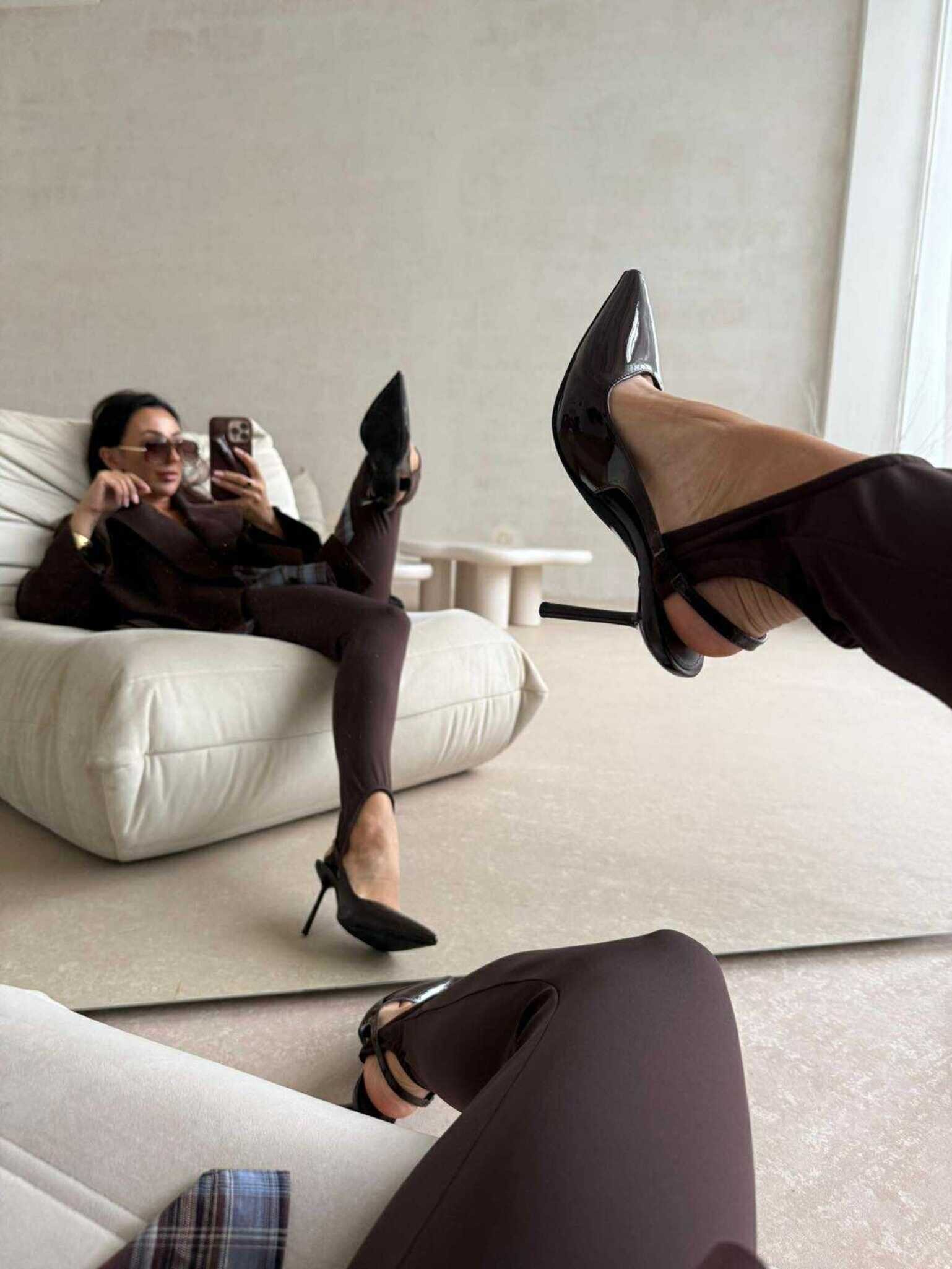 Czółenka Belle Rive lakierowane czekoladowe