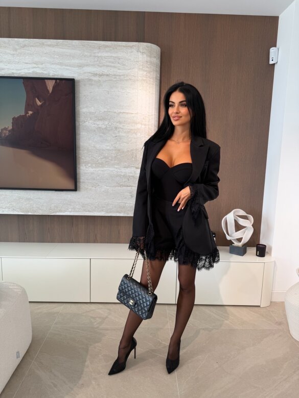 Shorts Nuvetto with lace black