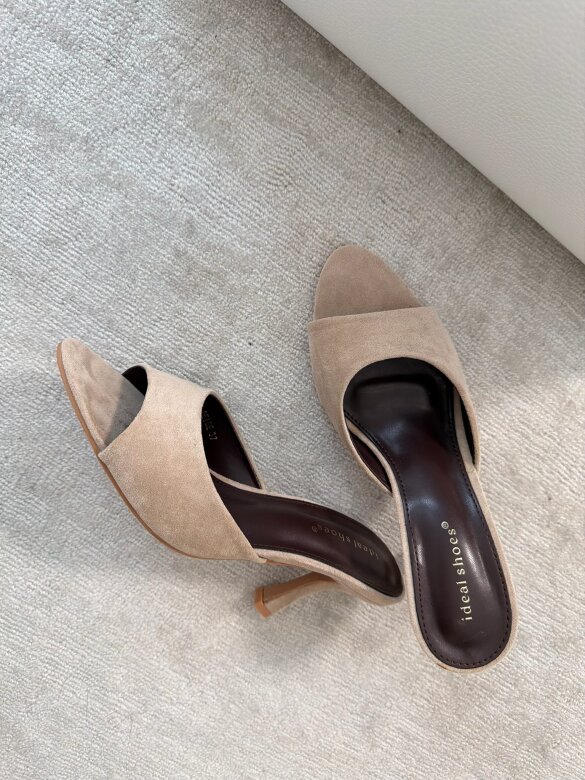 Klapki Posch na obcasie zamszowe jasnobeżowe