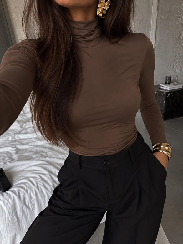 Turtleneck blouse Venelo with viscose chocolate