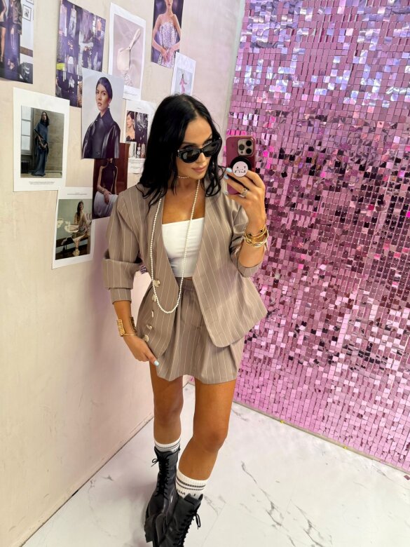 Spódniczko-szorty Trezze w paski beżowe