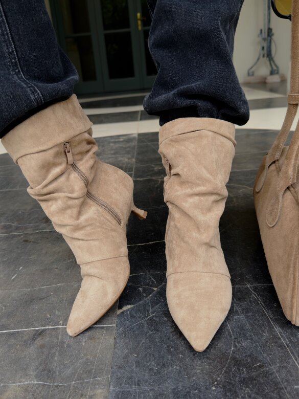 Botki Irre eko zamsz beżowe