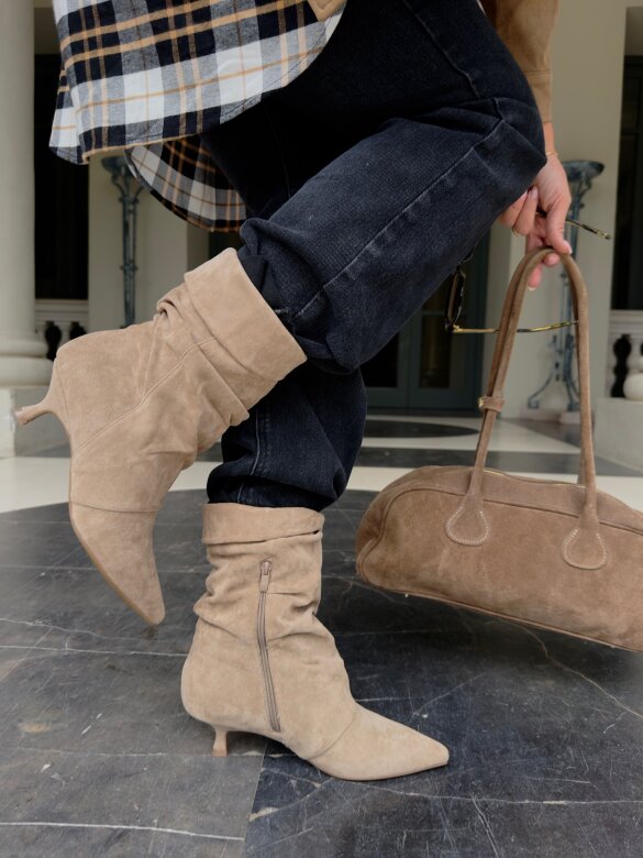 Botki Irre eko zamsz beżowe