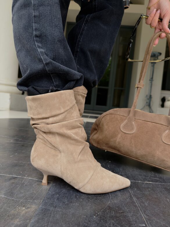 Botki Irre eko zamsz beżowe