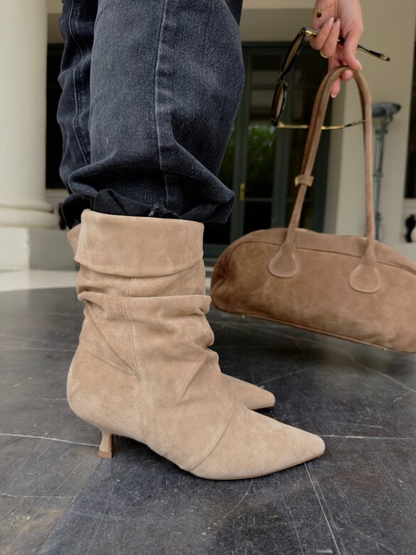 Botki Irre eko zamsz beżowe