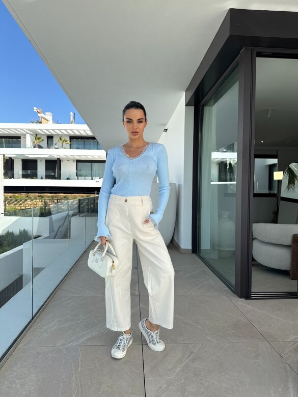 Sweter Floriss z koronką błękitny