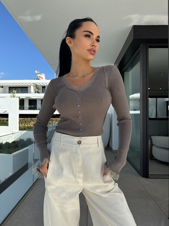 Sweter Floriss z koronką mocca