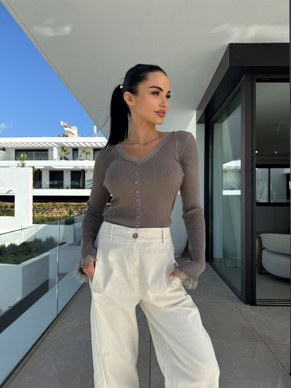 Sweter Floriss z koronką mocca