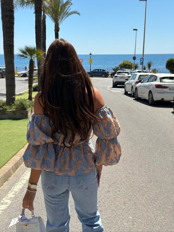 Bluzka Alira hiszpanka z wiskozy beżowo-niebieska