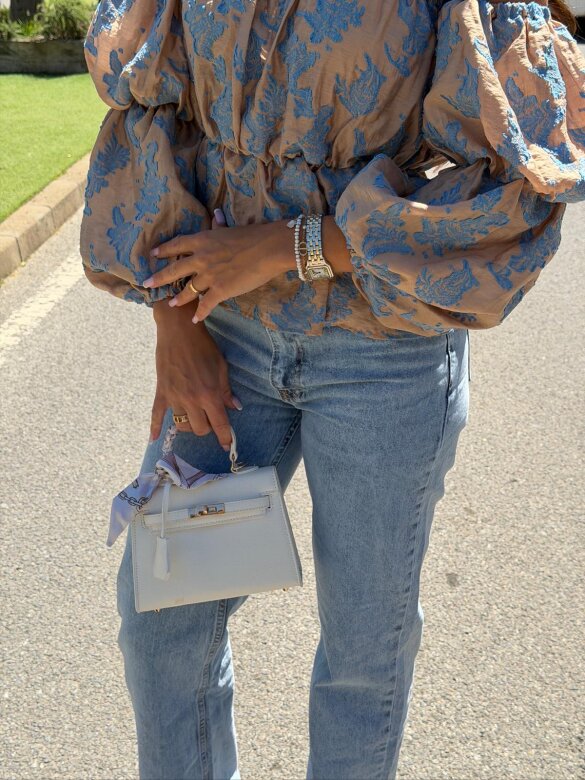 Bluzka Alira hiszpanka z wiskozy beżowo-niebieska